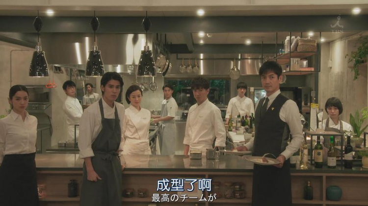 我在日本酒吧打工，学会向艺伎和牛郎倒酒