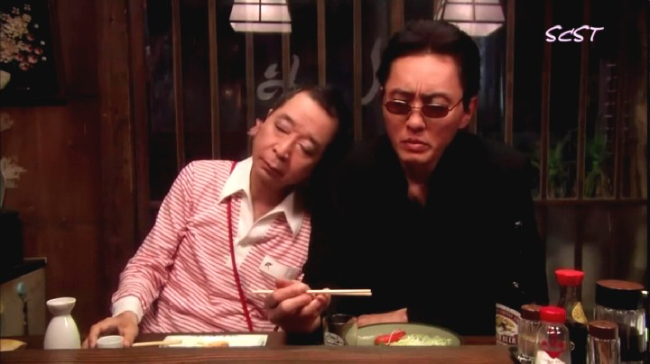 我在日本酒吧打工，学会向艺伎和牛郎倒酒