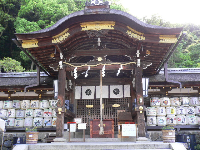 日本神社常见的这些木桶里装了啥，能喝吗？