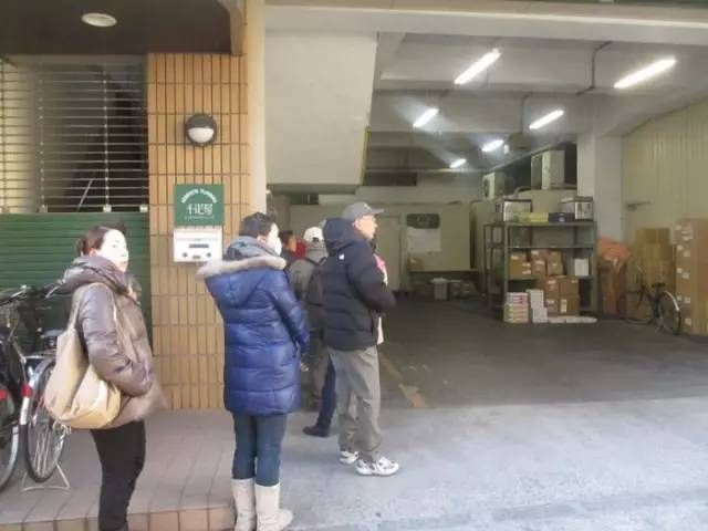 日本最贵水果店，开业180年，把水果卖出LV的价格，顾客居然排起了长队...