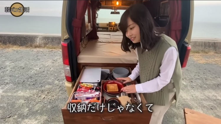 日本情侣花2万改造房车，环游日本2年、吃住全在车上，将日子过成了向往的生活