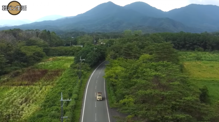日本情侣花2万改造房车，环游日本2年、吃住全在车上，将日子过成了向往的生活