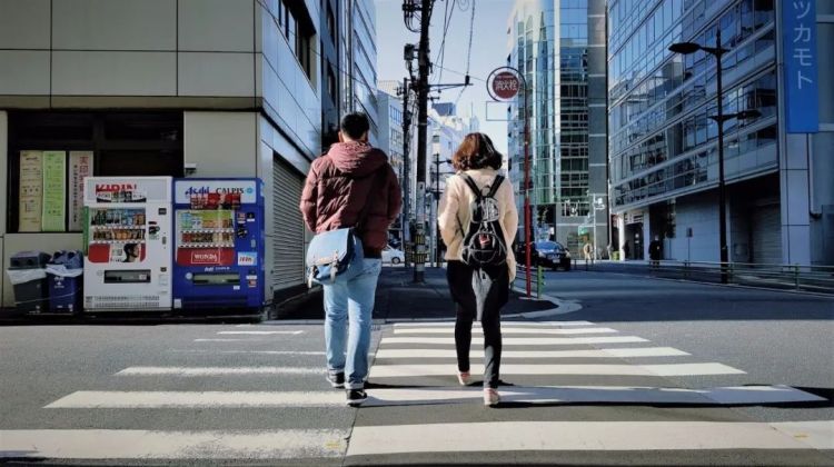 日本年轻人，选择 “形婚”