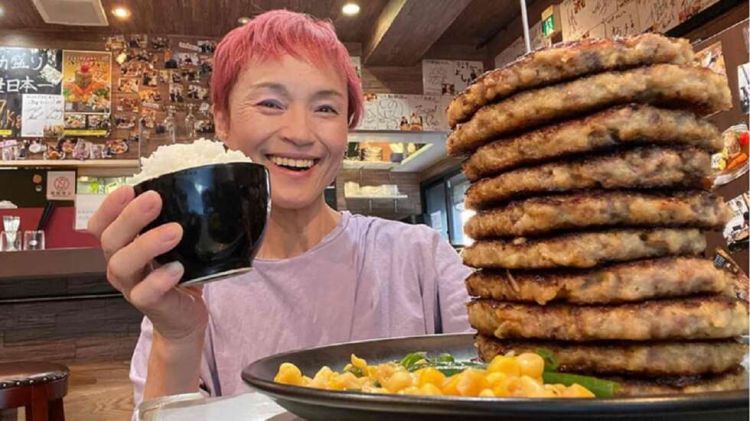 日本女大胃王菅原初代患肠癌病逝