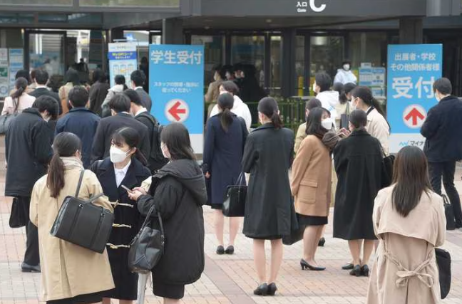 日本开始对留学生下手！2033年前招收40万留学生，并扩大奖学金制度