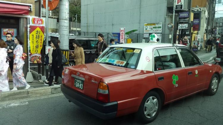 最戏精的日本人，都在出租车上