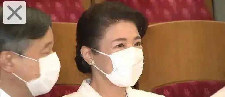 日本民众喜爱的“平成灰姑娘”，越来越像狐狸脸