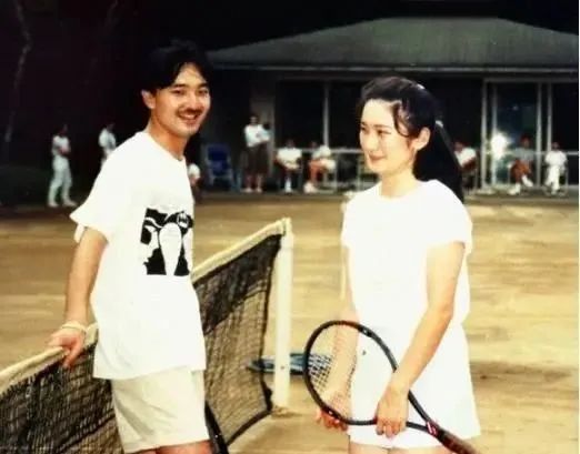 日本民众喜爱的“平成灰姑娘”，越来越像狐狸脸