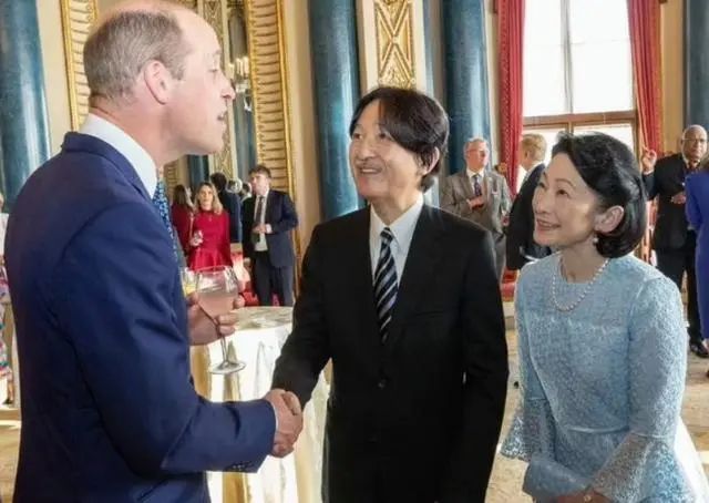 日本民众喜爱的“平成灰姑娘”，越来越像狐狸脸