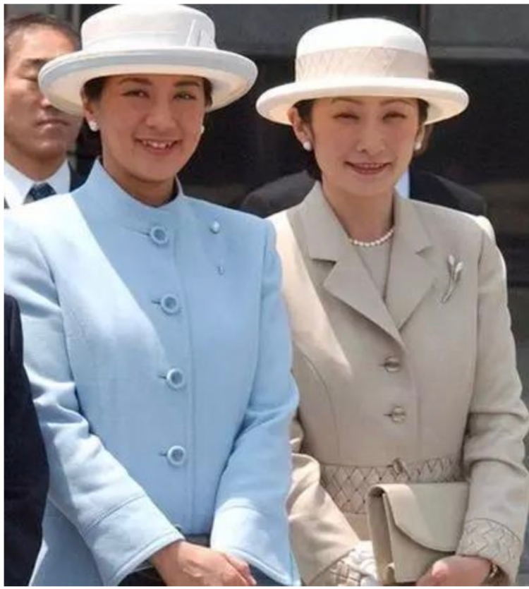 日本民众喜爱的“平成灰姑娘”，越来越像狐狸脸