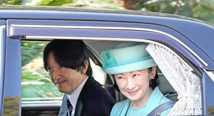 日本民众喜爱的“平成灰姑娘”，越来越像狐狸脸