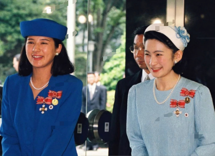 日本民众喜爱的“平成灰姑娘”，越来越像狐狸脸