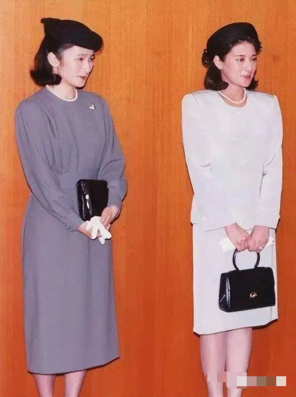 日本民众喜爱的“平成灰姑娘”，越来越像狐狸脸