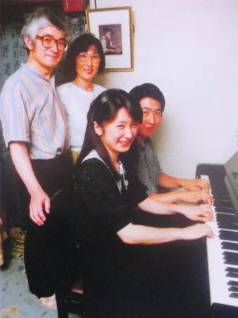 日本民众喜爱的“平成灰姑娘”，越来越像狐狸脸