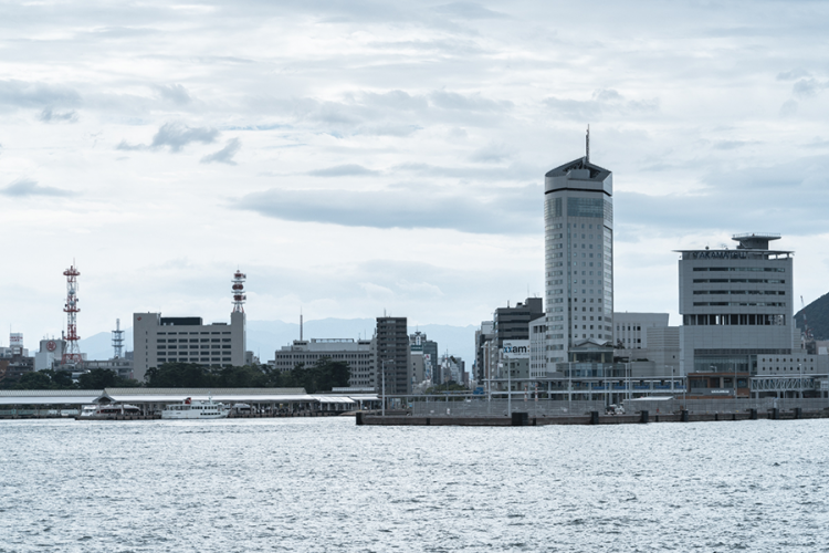 沿着濑户内海，感受小城的幸福