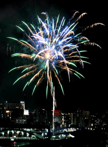 第144期：台风卡努致日本冲绳21万家庭断电；日本将放宽此签证要求 | 百通板