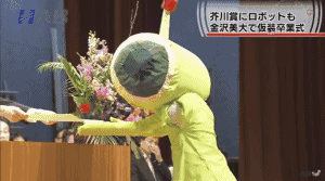 日本大学生的毕业照，老师到底是怎么忍住不笑的？