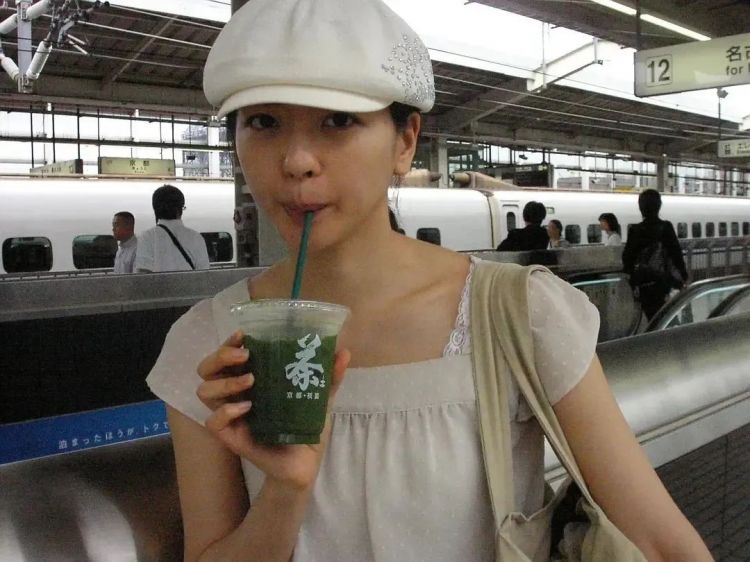 20岁就火到中国的日本女星，至今50岁单身不婚，美丽依旧...
