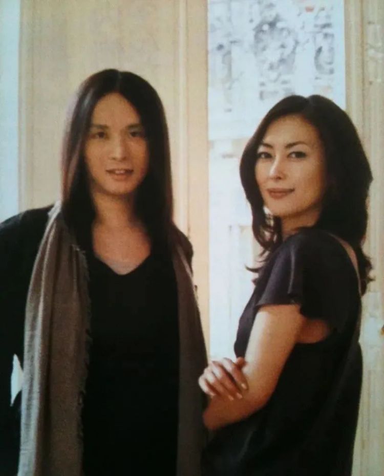 20岁就火到中国的日本女星，至今50岁单身不婚，美丽依旧...