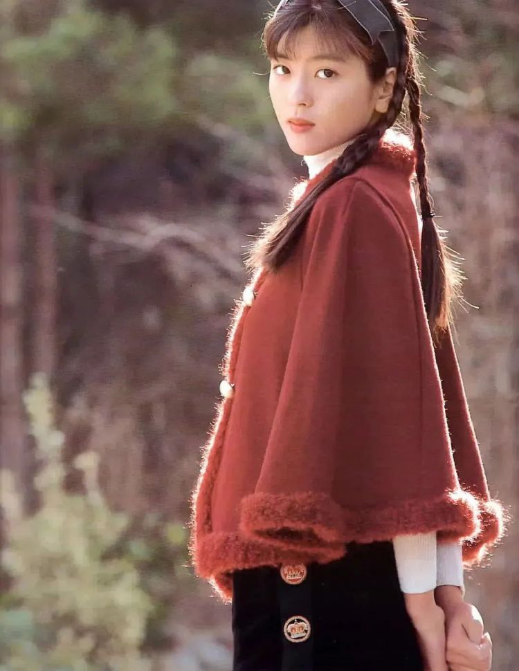 20岁就火到中国的日本女星，至今50岁单身不婚，美丽依旧...