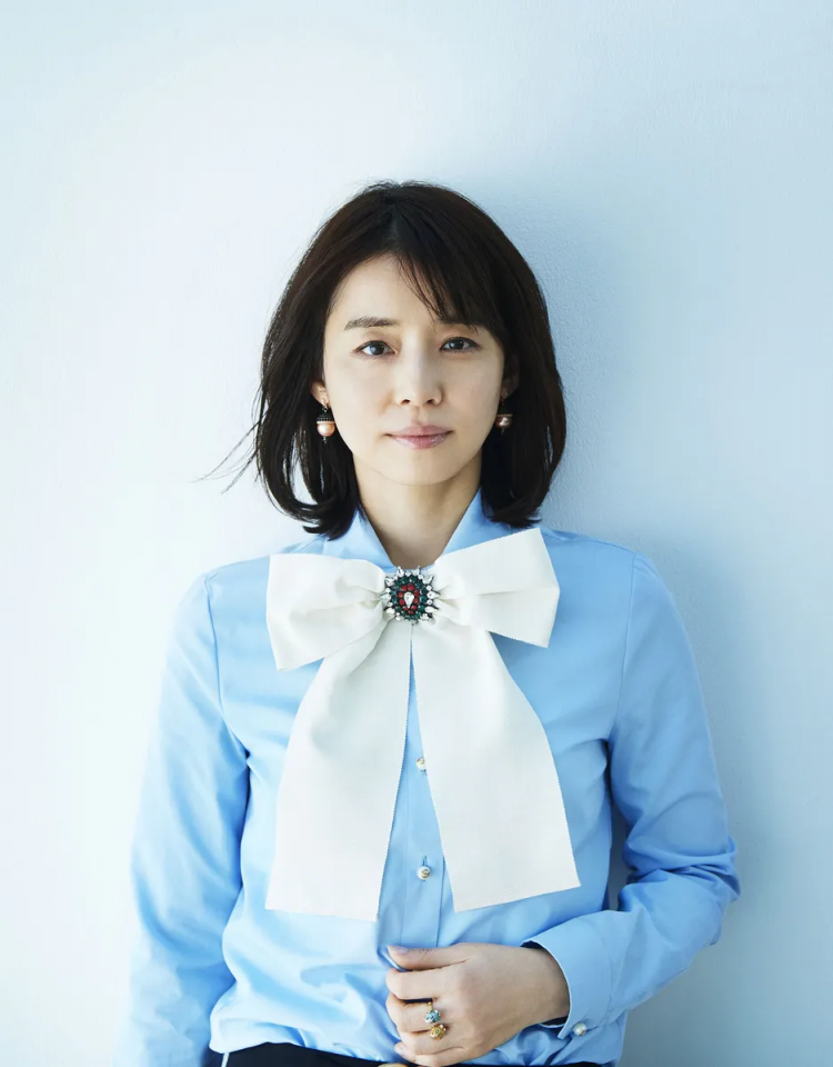 20岁就火到中国的日本女星，至今50岁单身不婚，美丽依旧...