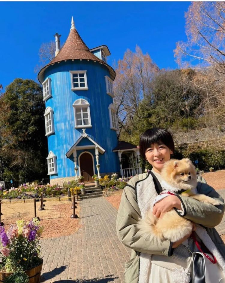 20岁就火到中国的日本女星，至今50岁单身不婚，美丽依旧...