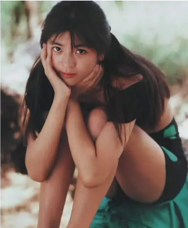 20岁就火到中国的日本女星，至今50岁单身不婚，美丽依旧...