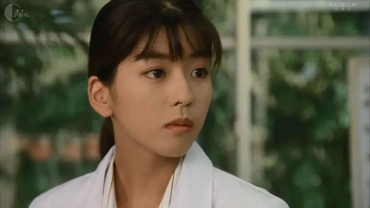 20岁就火到中国的日本女星，至今50岁单身不婚，美丽依旧...