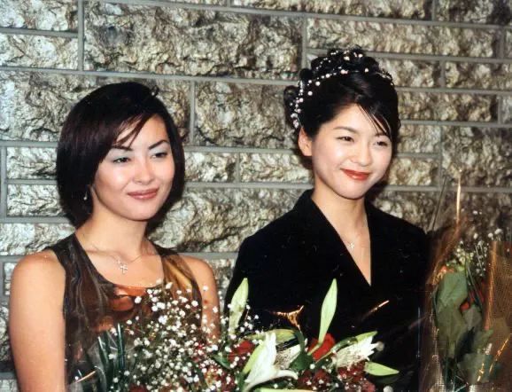 20岁就火到中国的日本女星，至今50岁单身不婚，美丽依旧...