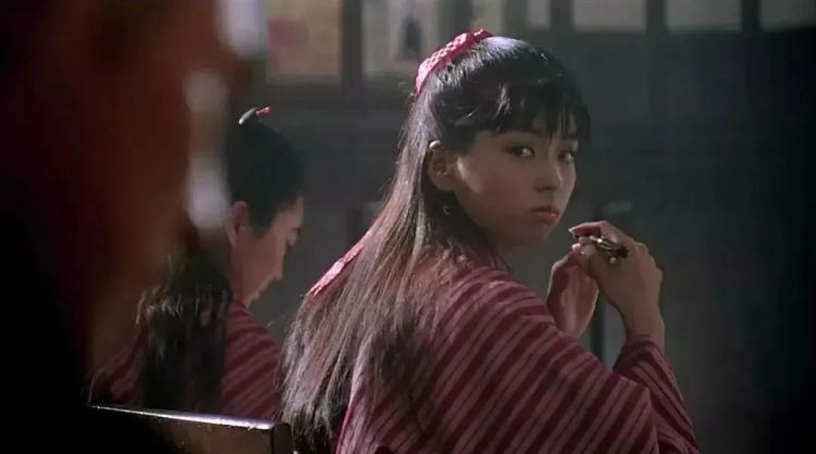 20岁就火到中国的日本女星，至今50岁单身不婚，美丽依旧...