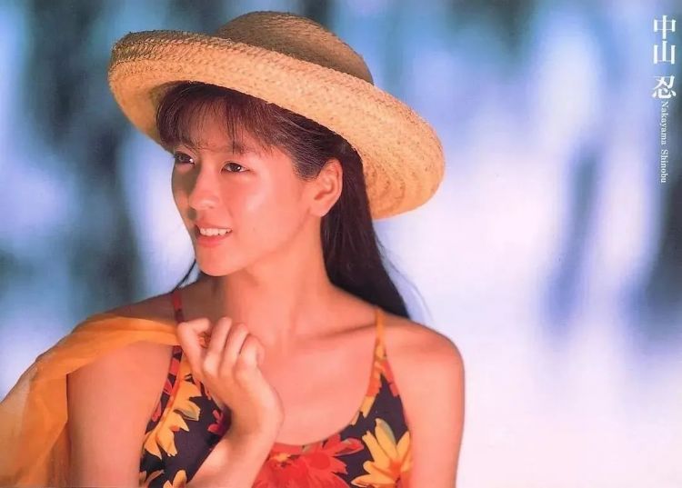 20岁就火到中国的日本女星，至今50岁单身不婚，美丽依旧...