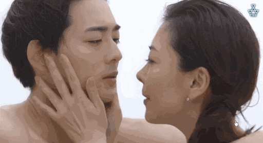 20岁就火到中国的日本女星，至今50岁单身不婚，美丽依旧...