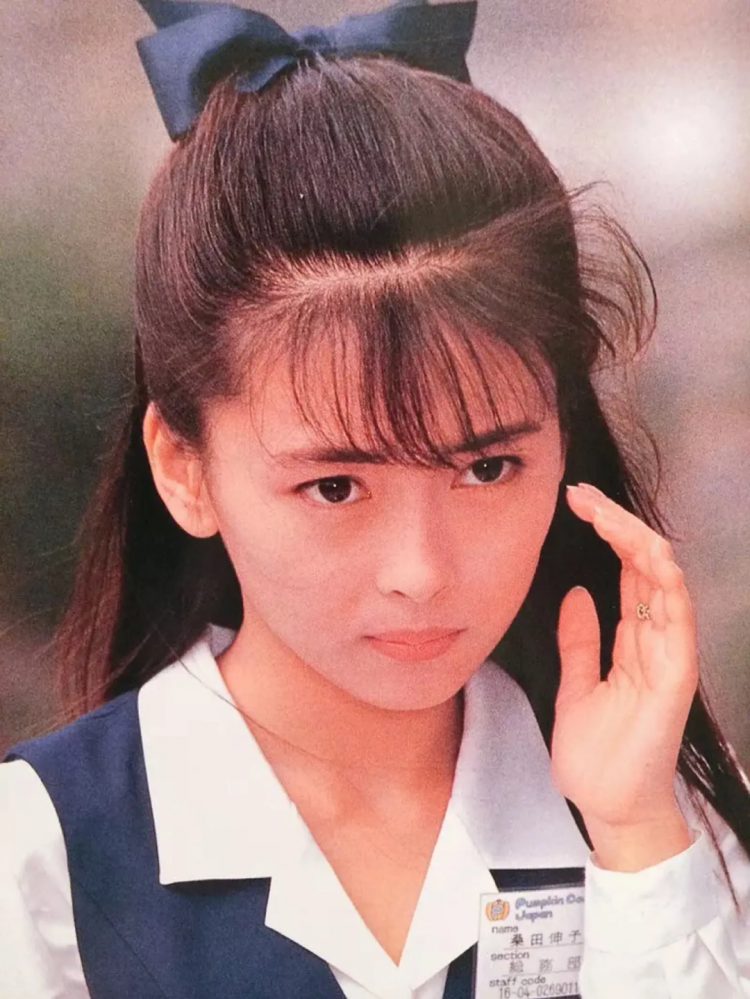 20岁就火到中国的日本女星，至今50岁单身不婚，美丽依旧...
