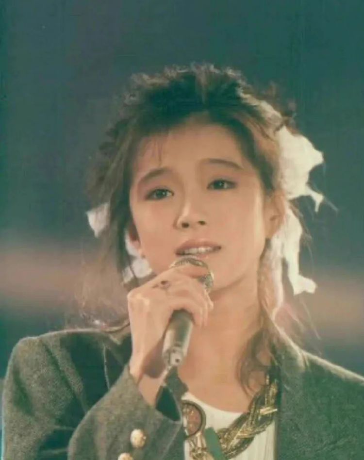 中森明菜，何必吹她的破碎感