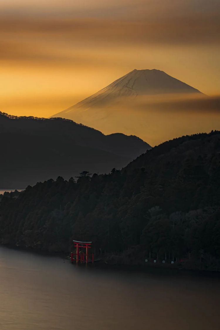 第154期:红白主持人公布;日本大批年轻女性入境美国被拒;三得利社长被曝职场暴力 第154期:红白主持人公布;日本大批年轻女性入境美国被拒;三得利社长被曝职场暴力