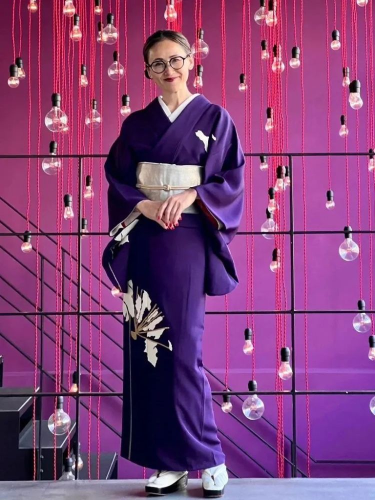 日本43岁美女姐姐为养家创业，赚钱后却被丈夫要求回归家庭！现状曝光，网友：爽到了！