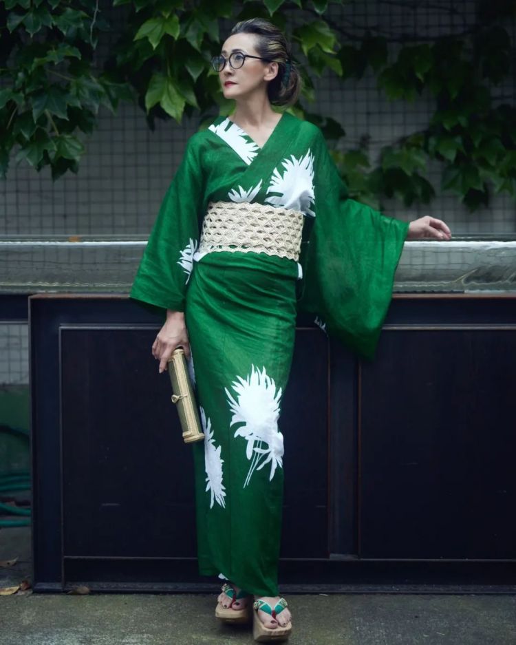 日本43岁美女姐姐为养家创业，赚钱后却被丈夫要求回归家庭！现状曝光，网友：爽到了！