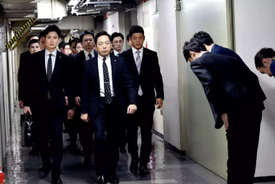 那个10年前中了6亿的日本男人，如今怎么样了？