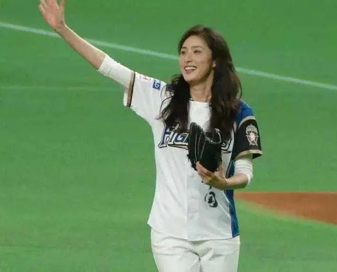 日本美女演员在中国找到“姐姐”：30000年前，她们拥有同一个母系祖先