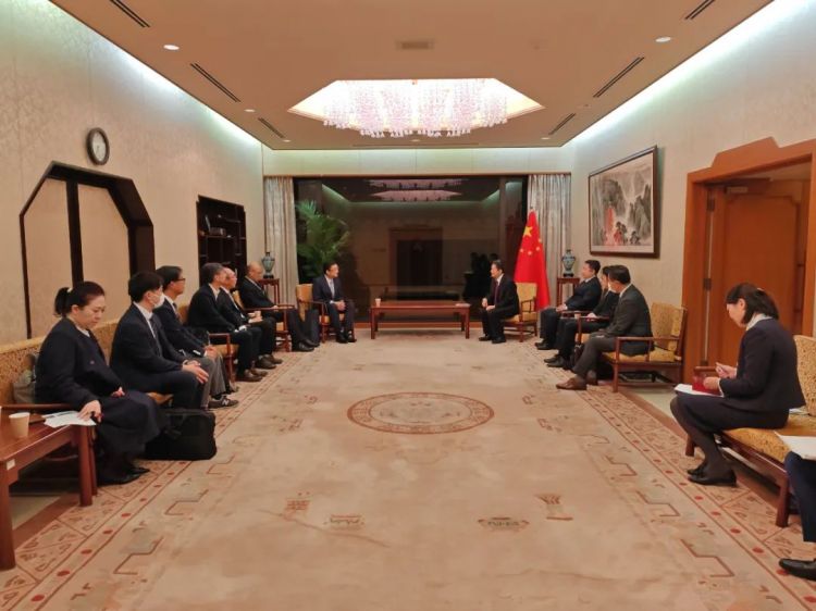 驻福冈总领馆同九州经济界座谈交流
