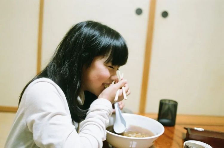 那个承包无数人头像的日本第一萝莉，长大后成了这样