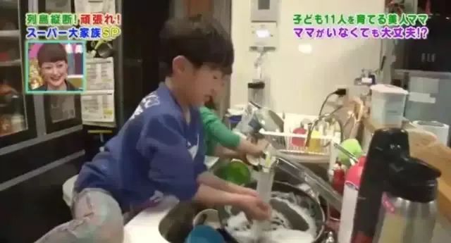 日本夫妻连生13个娃，每天凌晨2点睡4点起，网友：听着我已经窒息了....