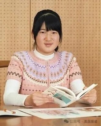 日本天皇独生女事业爱情双丰收？毕业礼大气亮相，疑似帅男友曝光，网友：她才适合当天皇！