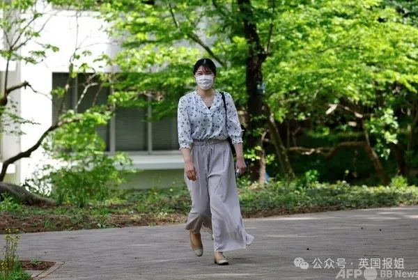日本天皇独生女事业爱情双丰收？毕业礼大气亮相，疑似帅男友曝光，网友：她才适合当天皇！