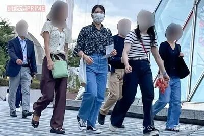 日本天皇独生女事业爱情双丰收？毕业礼大气亮相，疑似帅男友曝光，网友：她才适合当天皇！