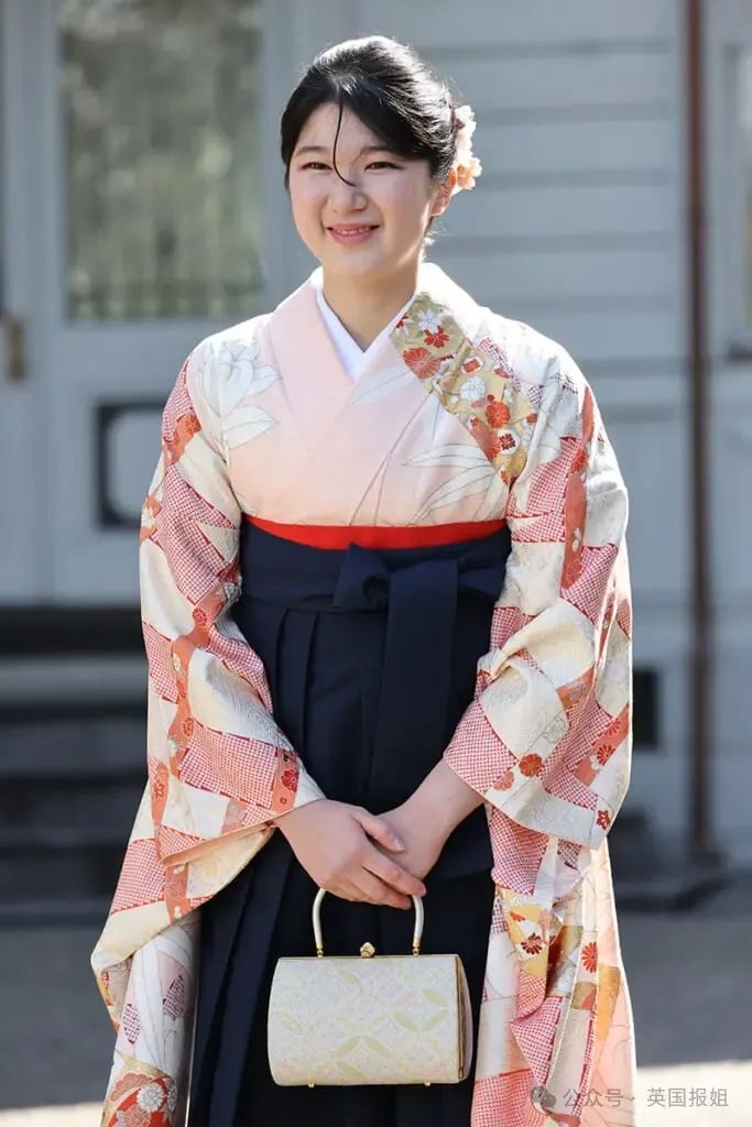 日本天皇独生女事业爱情双丰收？毕业礼大气亮相，疑似帅男友曝光，网友：她才适合当天皇！