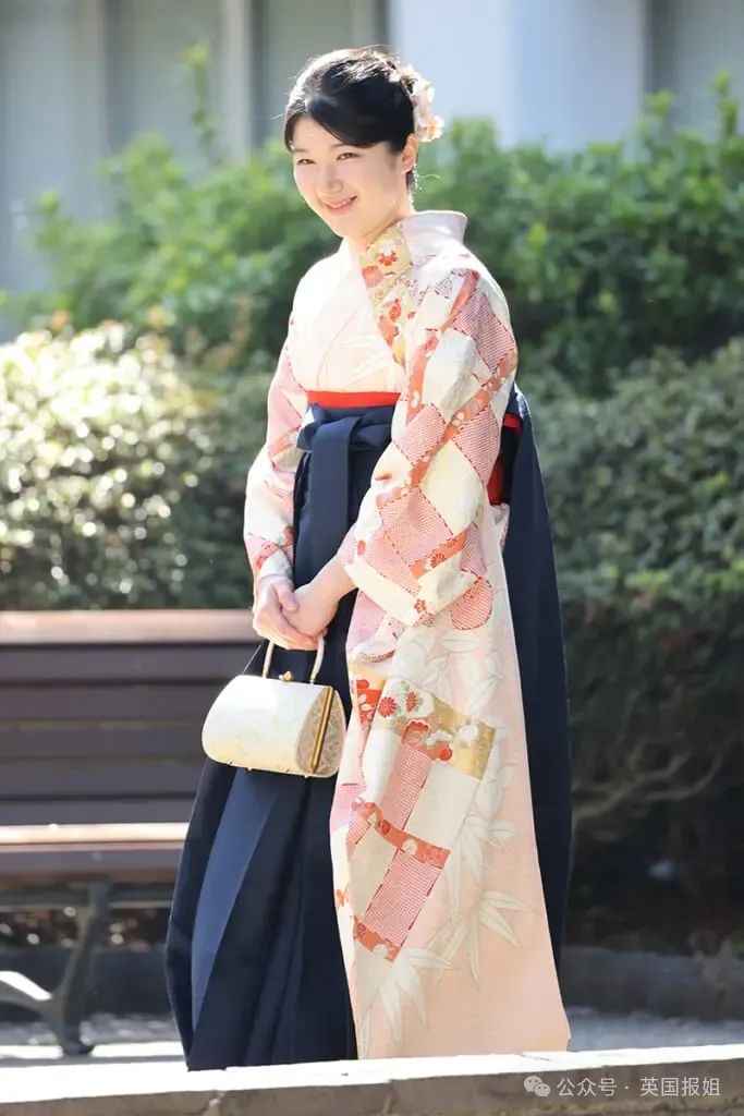 日本天皇独生女事业爱情双丰收？毕业礼大气亮相，疑似帅男友曝光，网友：她才适合当天皇！
