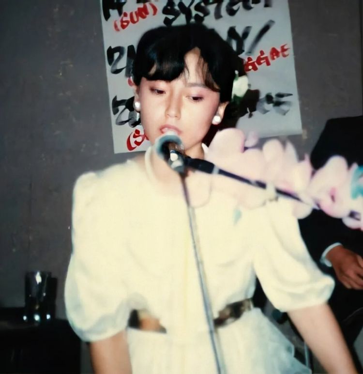 他用Luma和Suno复活了逝去11年的爱人,给我看破防了 他用Luma和Suno复活了逝去11年的爱人,给我看破防了