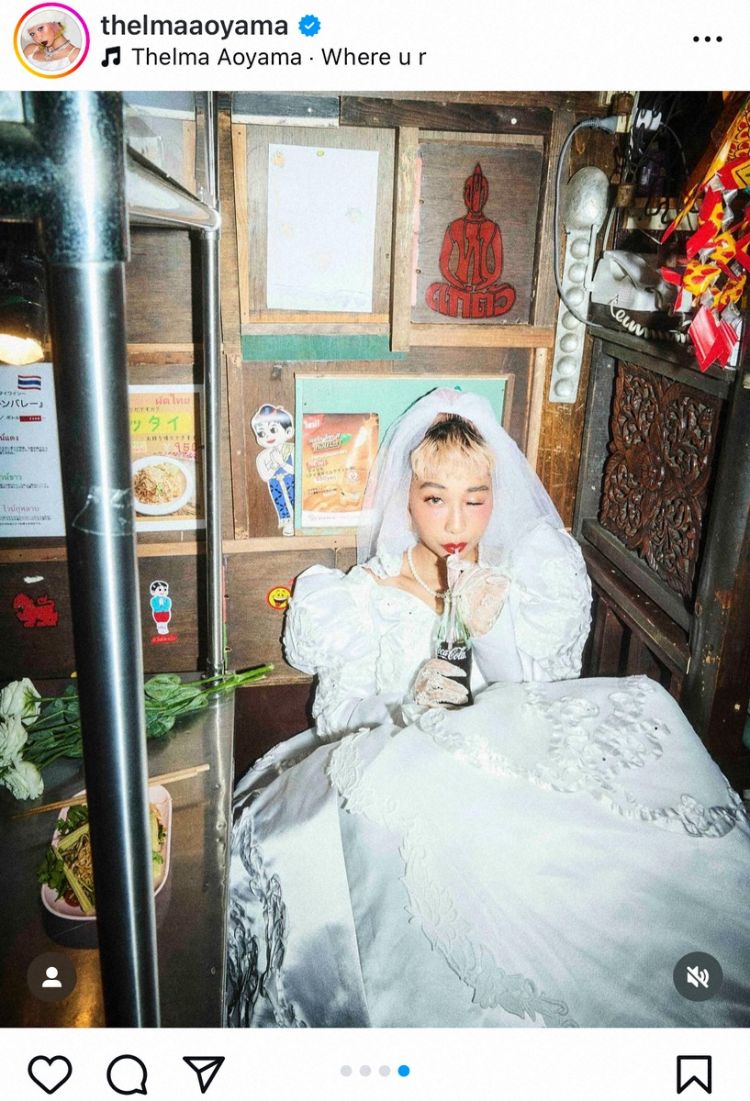 歌手青山黛玛结婚 代表作《留在我身边》