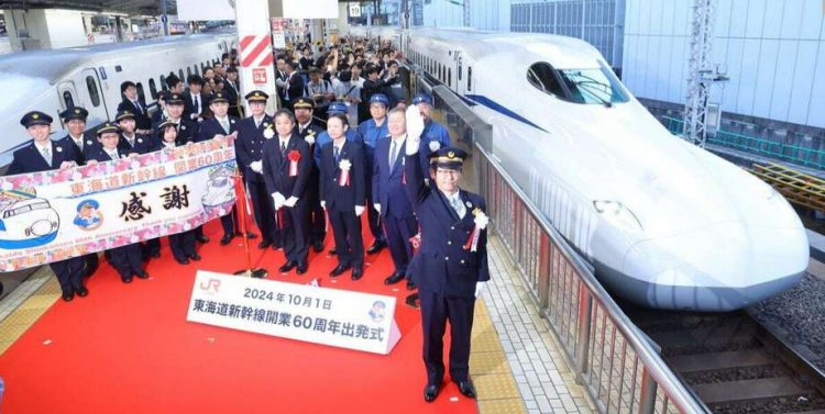 日本东海道新干线迎来60周年 东京站举行纪念出发仪式